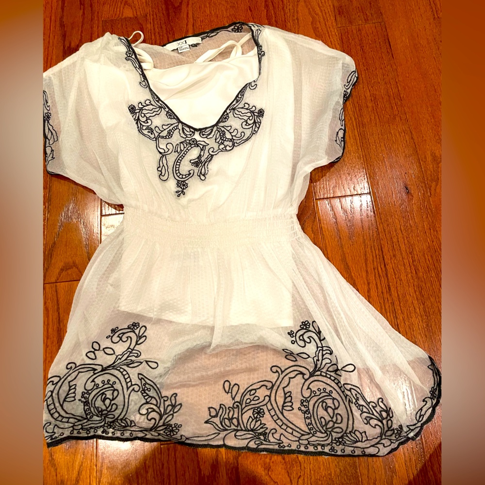 Forever 21 white and black embroidered flowy blouse size S